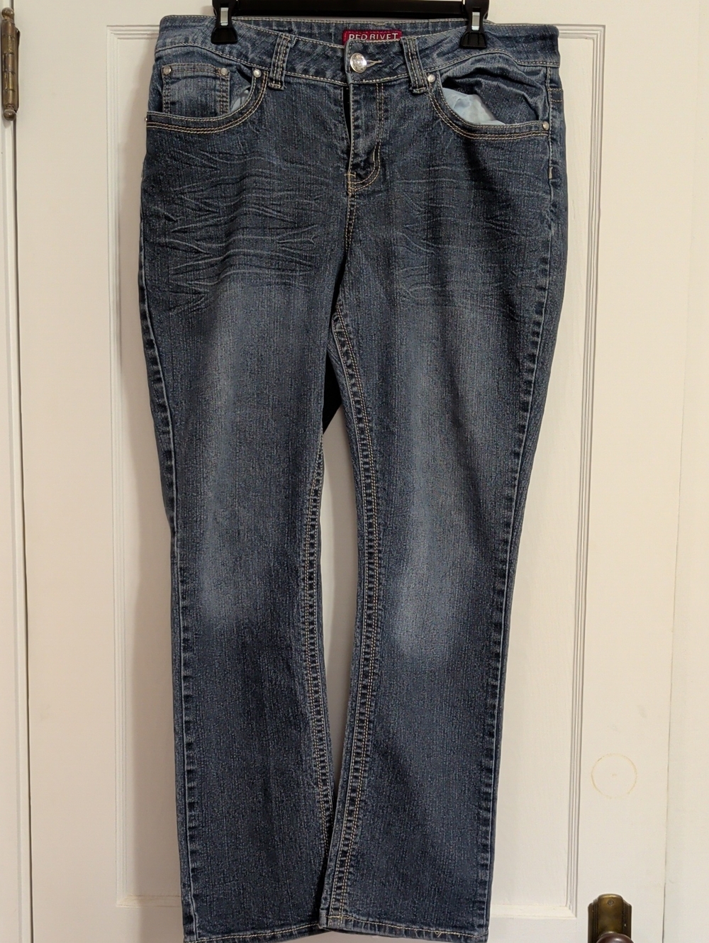 Red Rivet Women's Straight Leg Jeans in Dark Blue Wash Size 16W